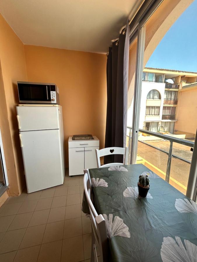 Studio Vue Mer Situe A Cote De La Plage Quartier Des Quilles Sète Esterno foto