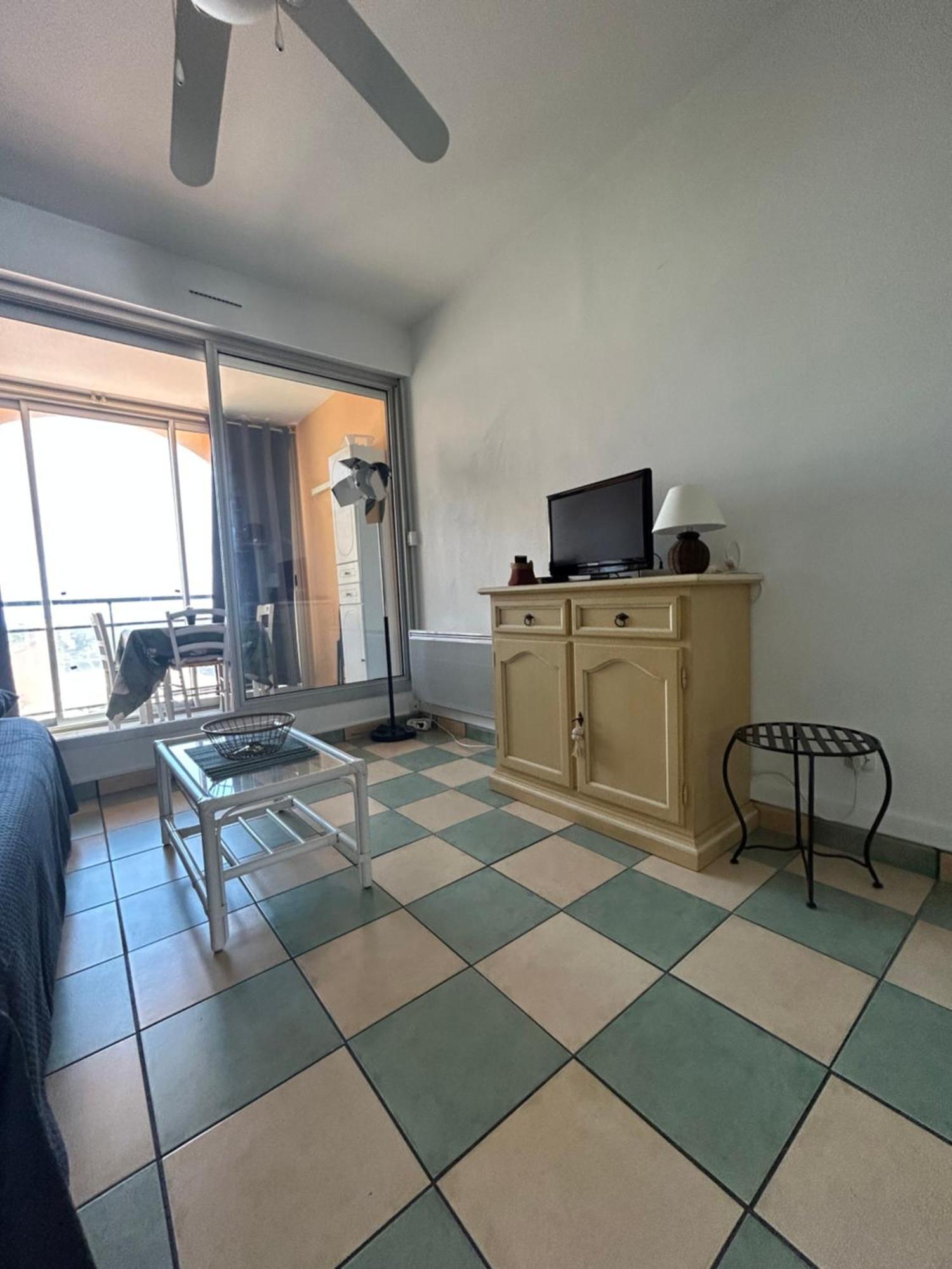 Studio Vue Mer Situe A Cote De La Plage Quartier Des Quilles Sète Esterno foto